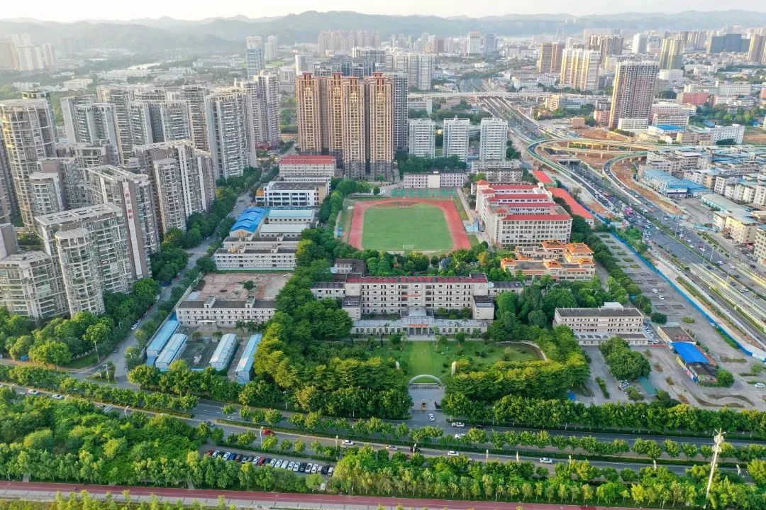 鸟瞰校园.jpg